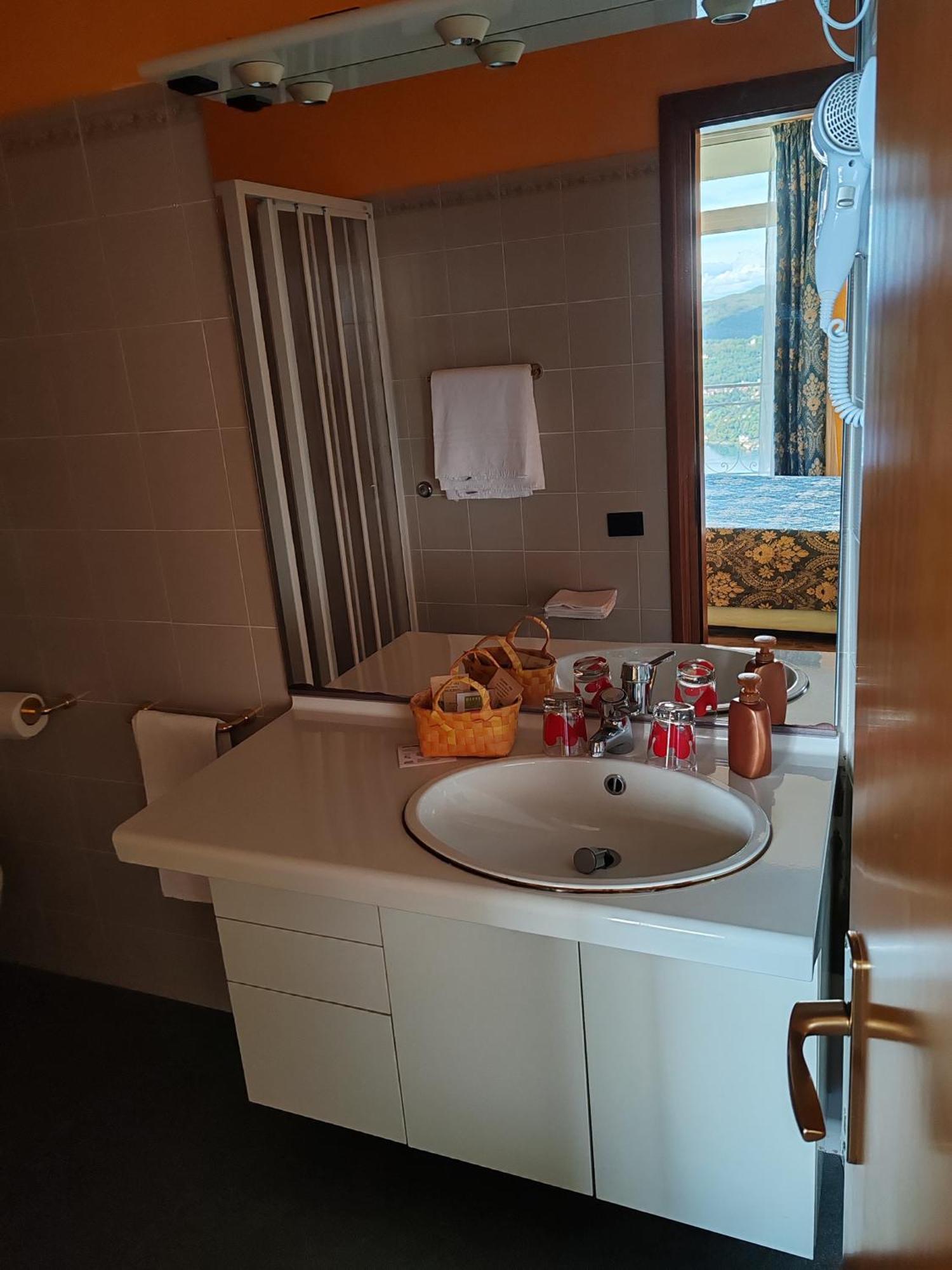 Hotel Panoramico Lago D'Orta (Adults Only) Madonna Del Sasso Dış mekan fotoğraf