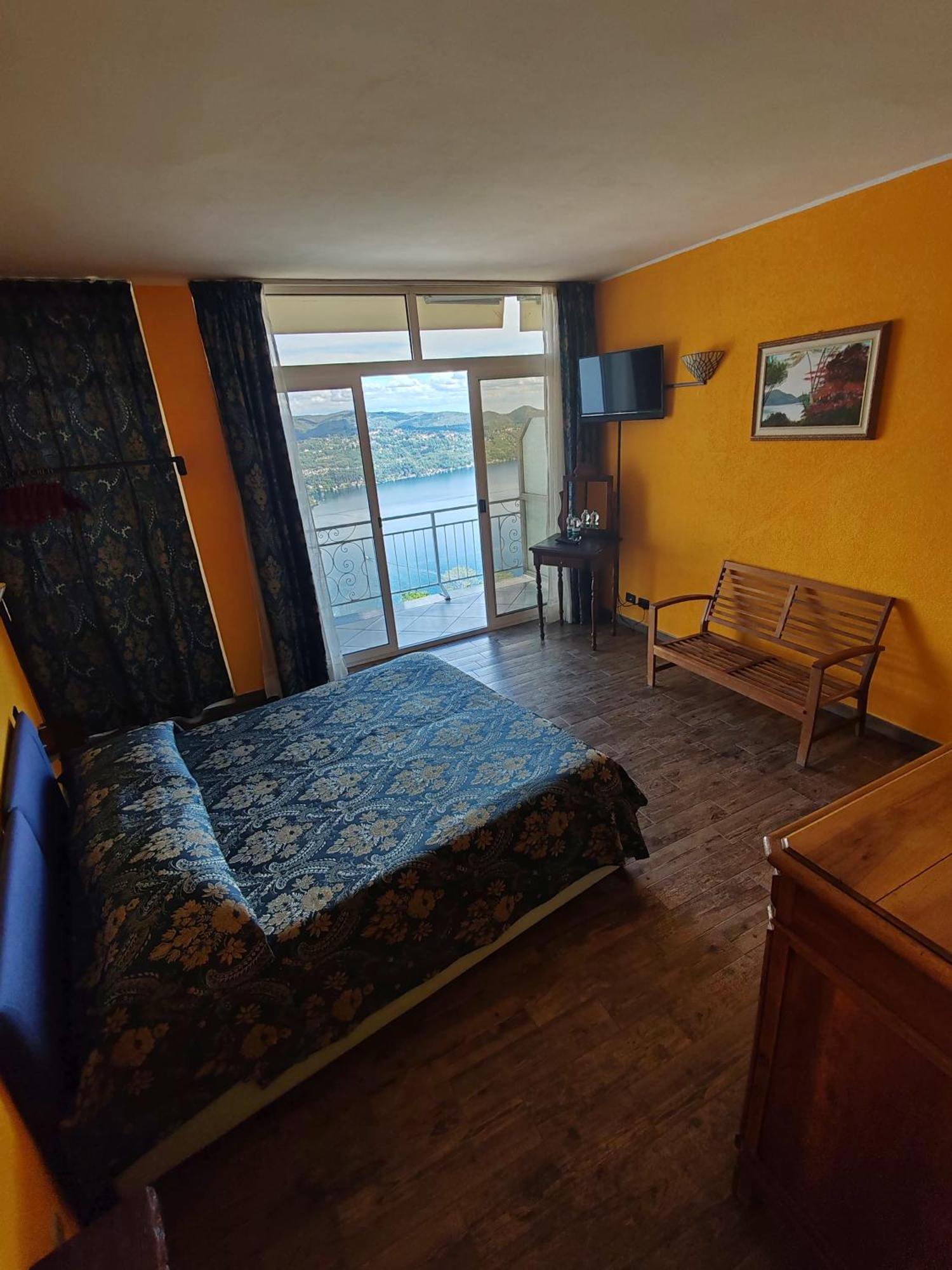 Hotel Panoramico Lago D'Orta (Adults Only) Madonna Del Sasso Dış mekan fotoğraf